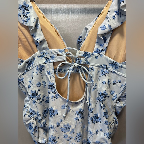 A Pea in the Pod Blue Floral Swimsuit - Picture 5 of 6